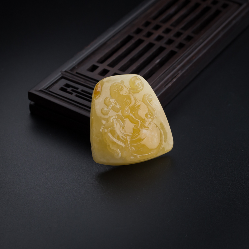 满蜜鸡油黄蜜蜡猴子吊坠-红掌柜