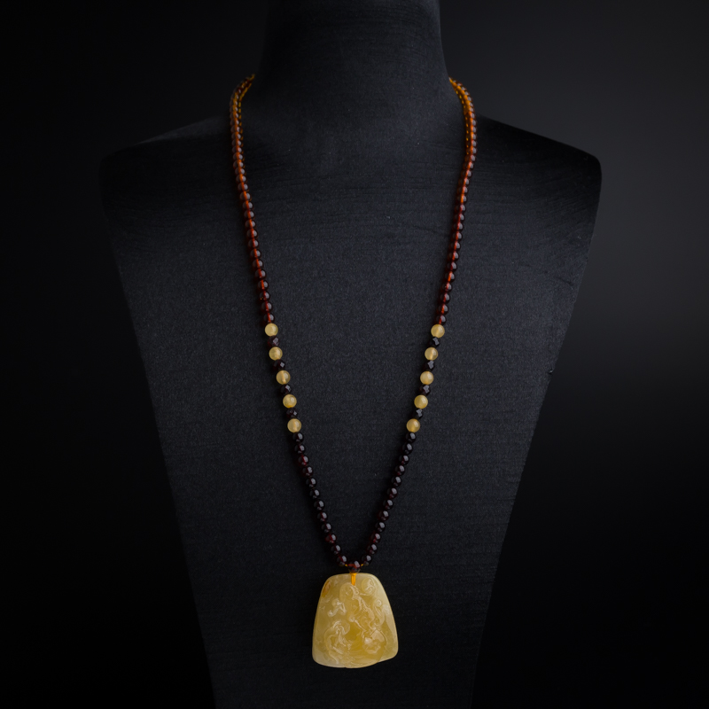 鸡油黄蜜蜡猴子吊坠-红掌柜