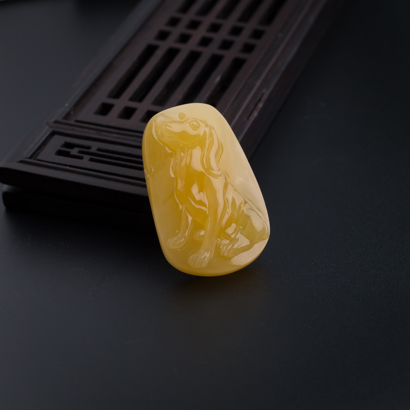 满蜜鸡油黄蜜蜡狗吊坠-红掌柜