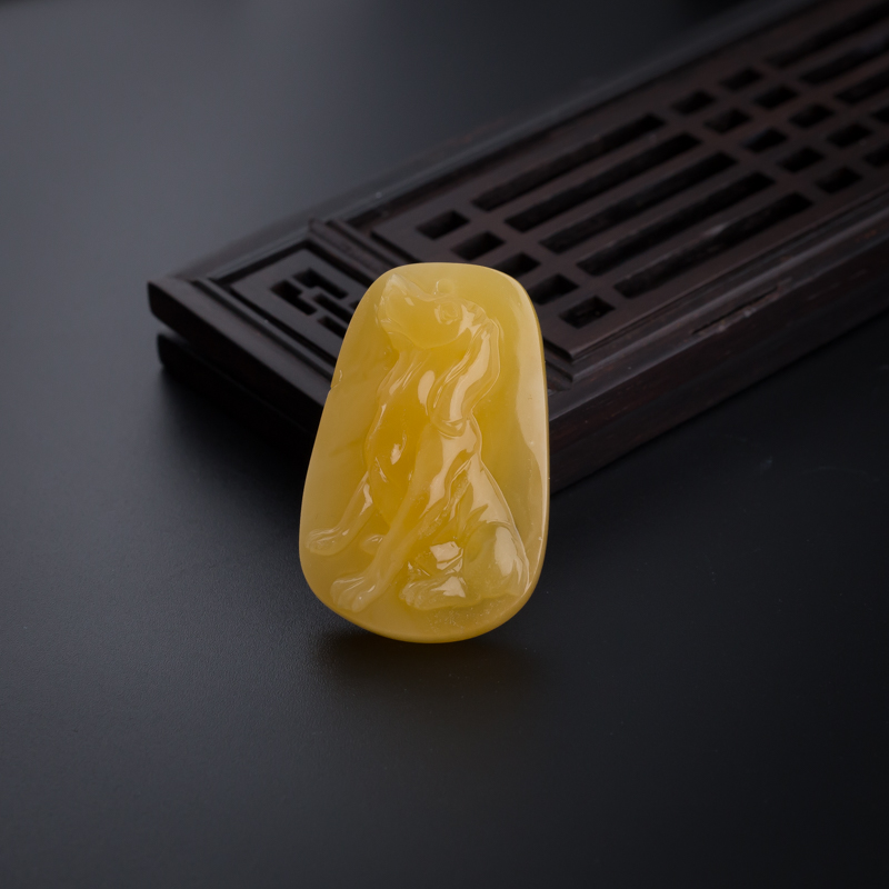 天然鸡油黄蜜蜡狗吊坠-红掌柜