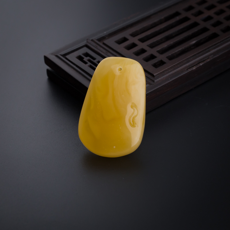 天然满蜜蜜蜡狗吊坠-红掌柜