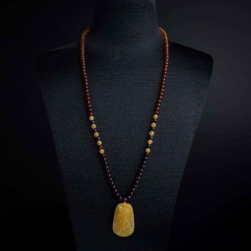 鸡油黄蜜蜡狗吊坠-红掌柜