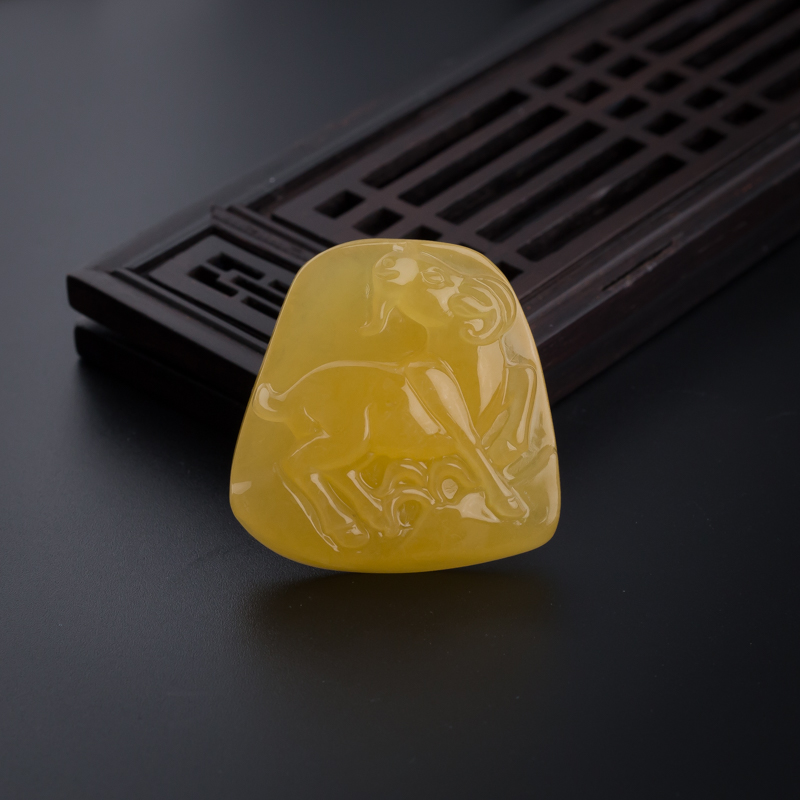 天然满蜜鸡油黄蜜蜡羊吊坠-红掌柜