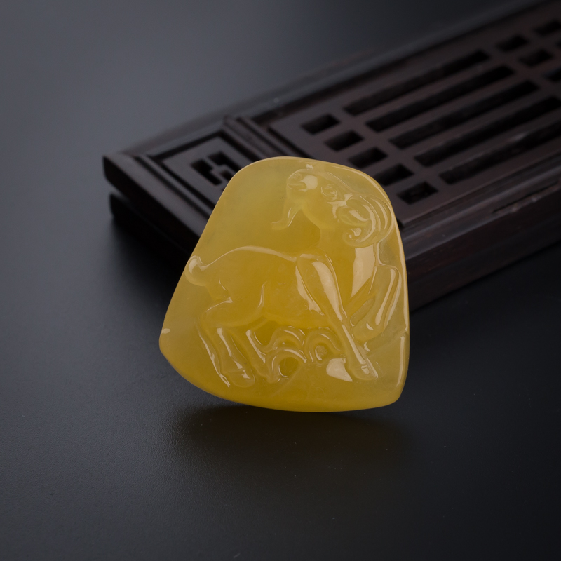 天然鸡油黄蜜蜡羊吊坠-红掌柜