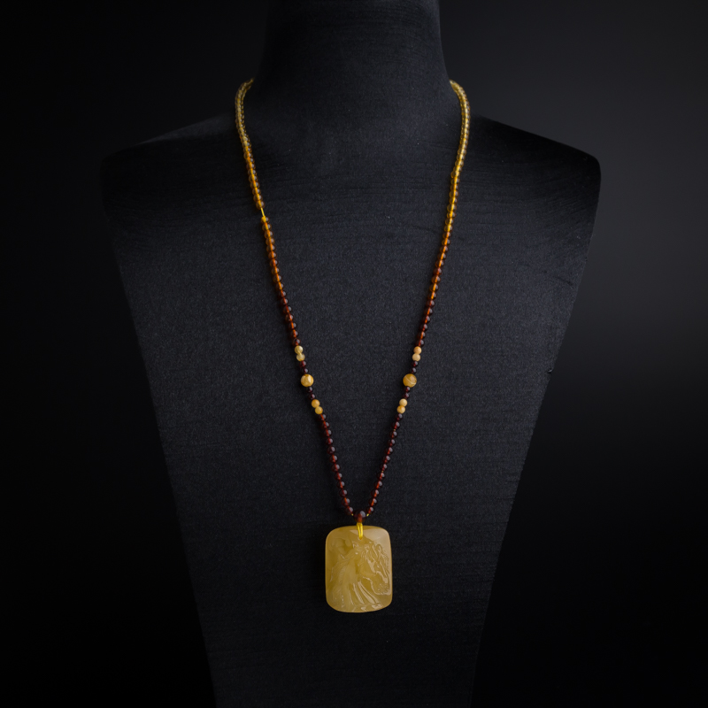 鸡油黄蜜蜡马吊坠-红掌柜