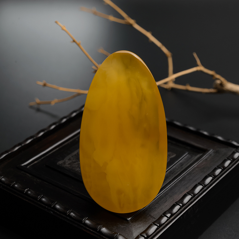 鸡油黄蜜蜡随形吊坠 - 红掌柜