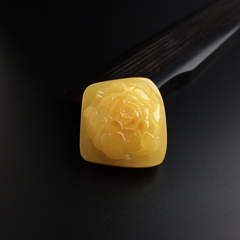 波罗的海天然鸡油黄蜜蜡花吊坠-红掌柜