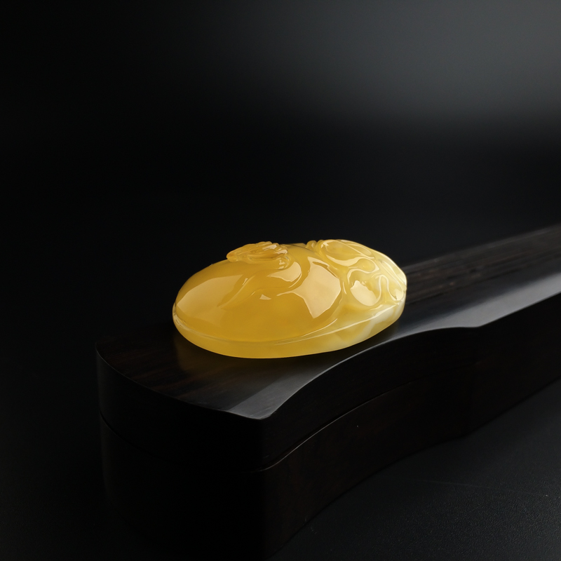 鸡油黄蜜蜡钱袋吊坠-红掌柜