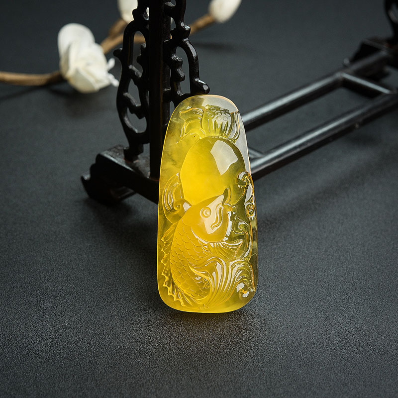 俄罗斯天然鸡油黄金绞蜜连年有余吊坠 - 红掌柜