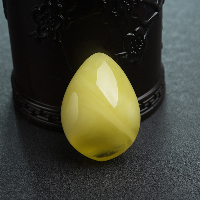 鸡油黄蜜蜡随形吊坠-红掌柜