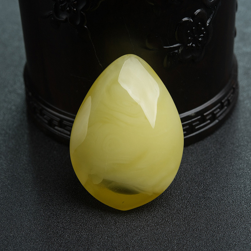 鸡油黄蜜蜡随形吊坠-红掌柜