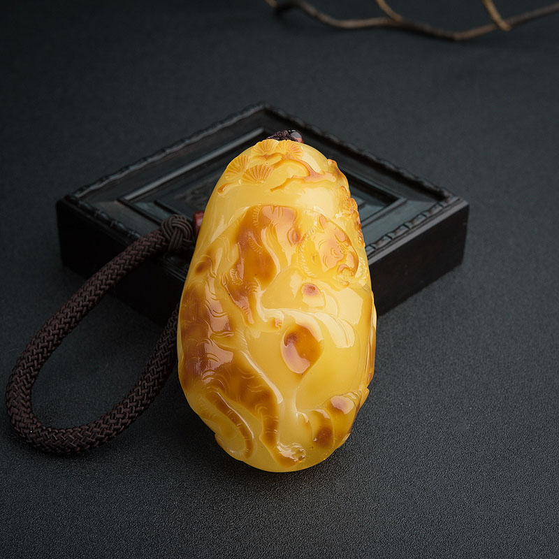 天然带皮褐黄蜜蜡老虎手把件-红掌柜