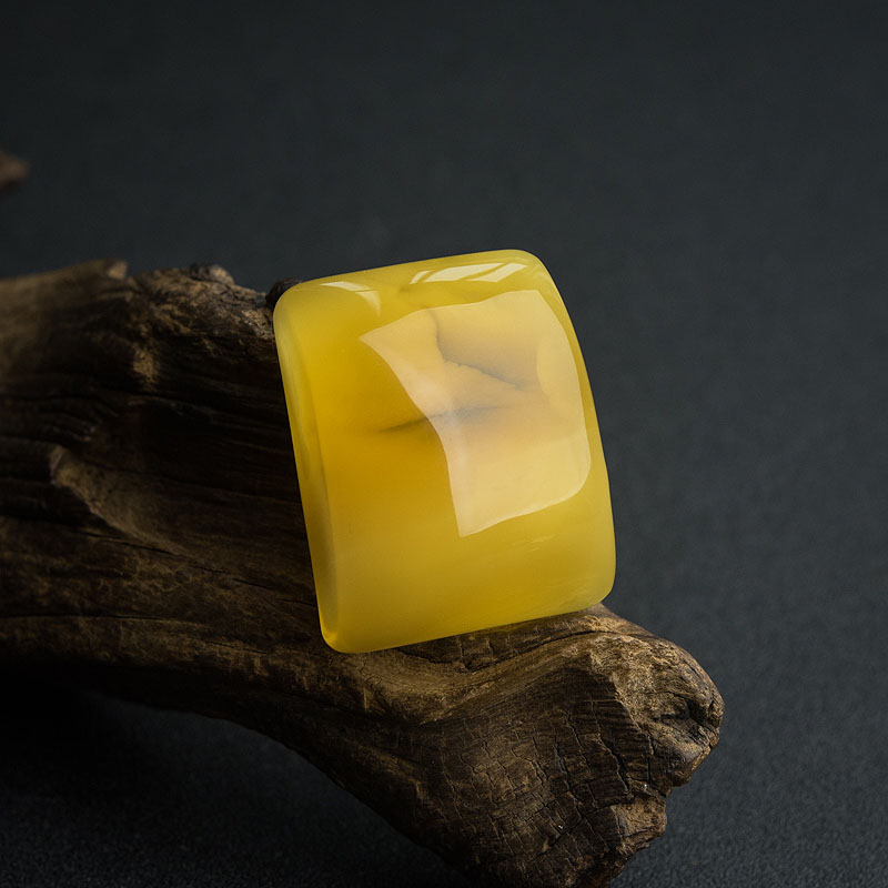 鸡油黄蜜蜡无事牌吊坠-红掌柜