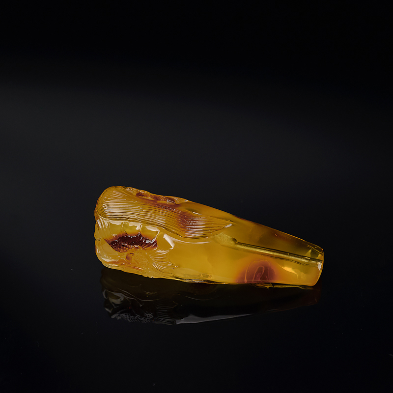 俏色蜜蜡龙头烟嘴-红掌柜