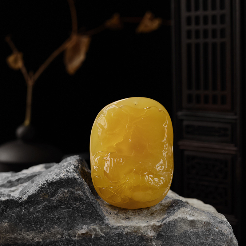 波罗的海天然鸡油黄蜜蜡连年有余吊坠 - 红掌柜