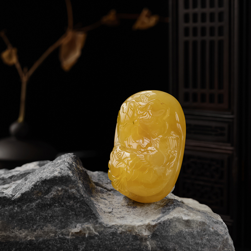 天然鸡油黄蜜蜡连年有余吊坠 - 红掌柜