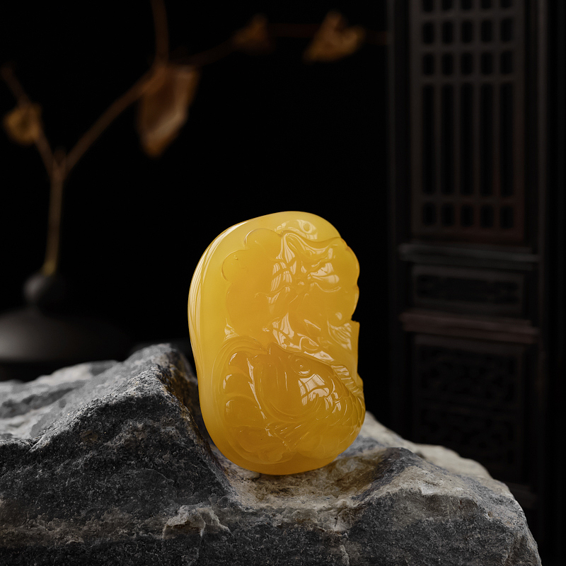 鸡油黄蜜蜡连年有余吊坠 - 红掌柜