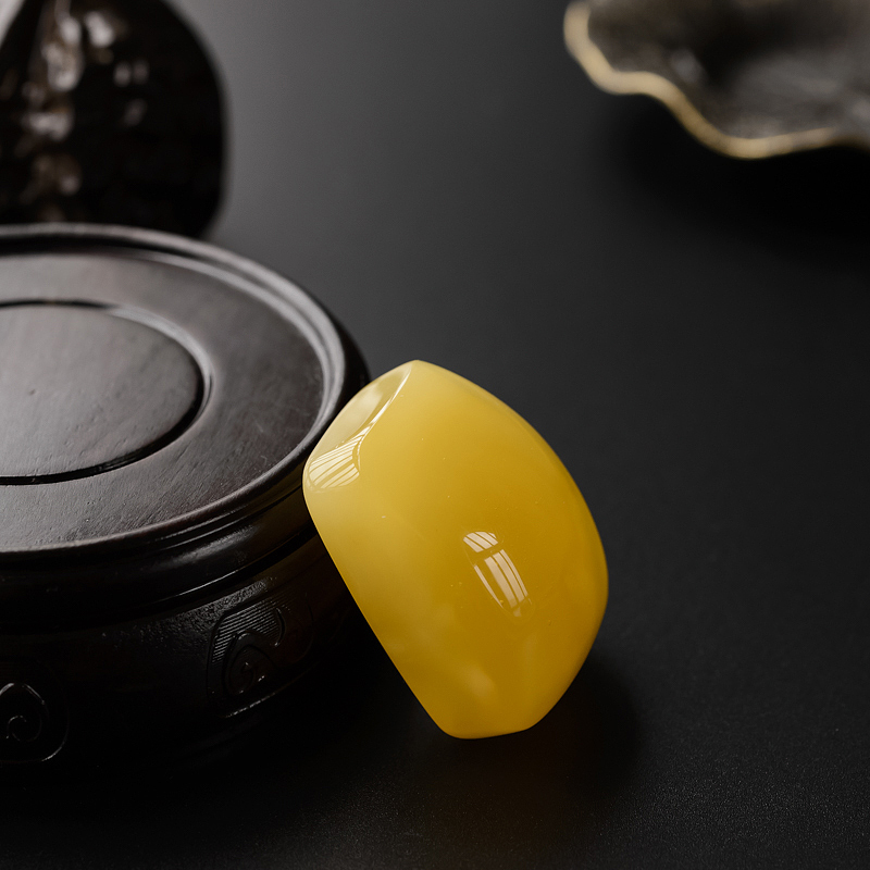 满蜜鸡油黄蜜蜡无事牌吊坠 - 红掌柜