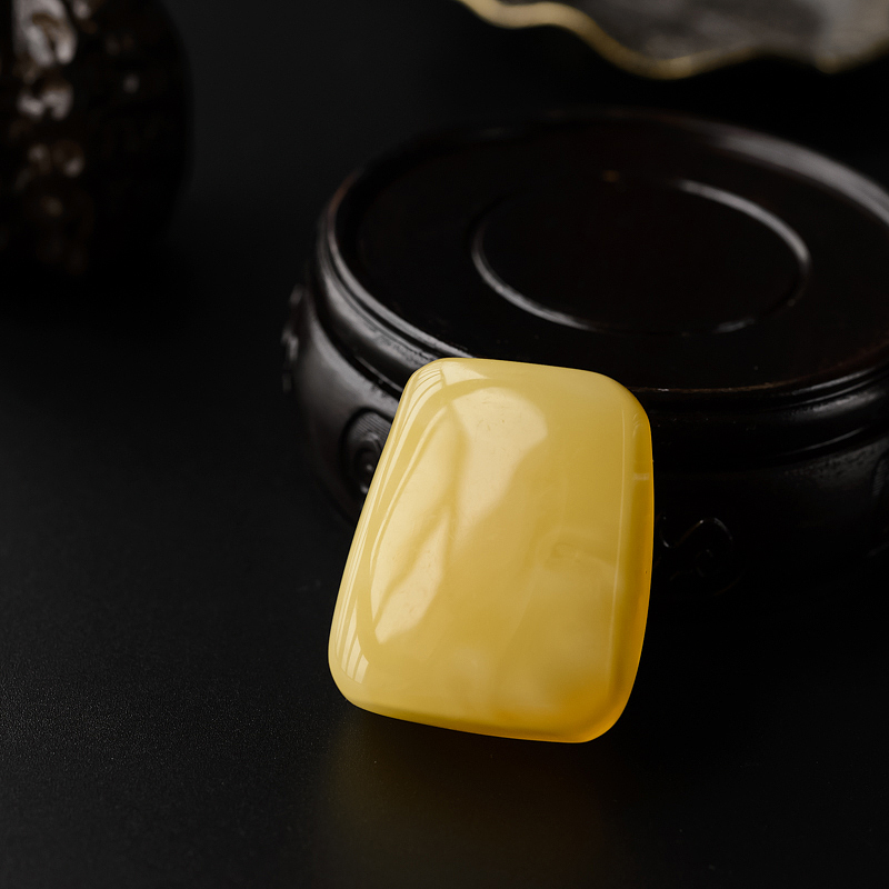 鸡油黄蜜蜡无事牌吊坠 - 红掌柜