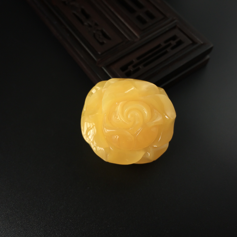 波罗的海天然满蜜鸡油黄蜜蜡玫瑰花吊坠 - 红掌柜