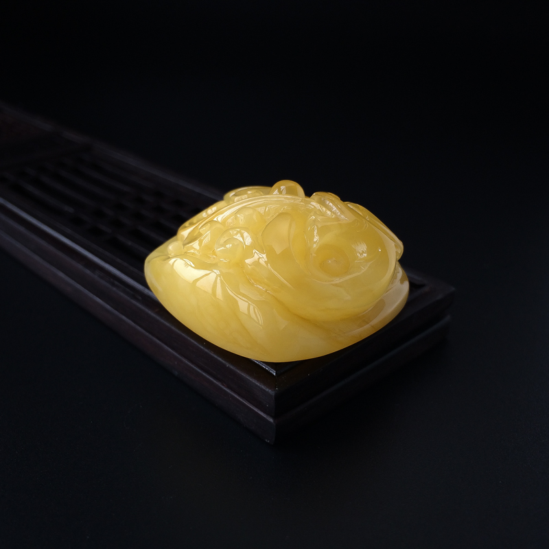 鸡油黄蜜蜡龙吊坠-红掌柜