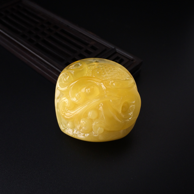 波罗的海天然鸡油黄蜜蜡龙吊坠-红掌柜