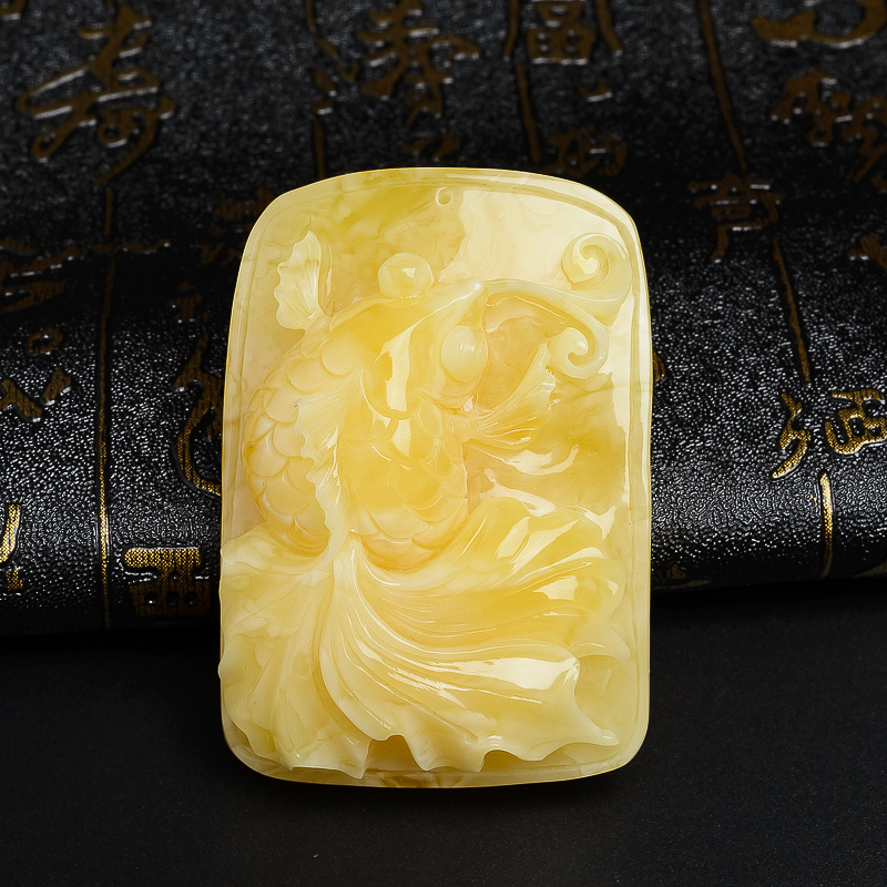 鸡油黄满蜜金鱼吊坠-红掌柜珠宝