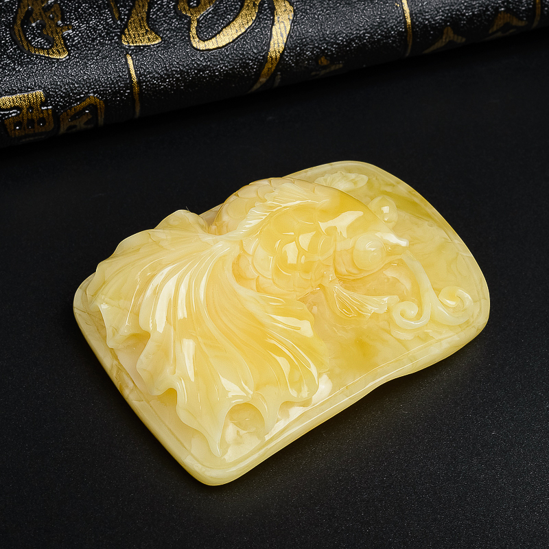 波罗的海鸡油黄蜜蜡金鱼吊坠-红掌柜珠宝