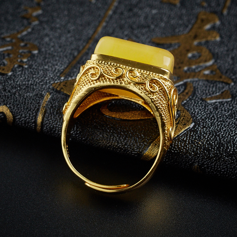 银镶鸡油黄蜜蜡戒指-红掌柜珠宝