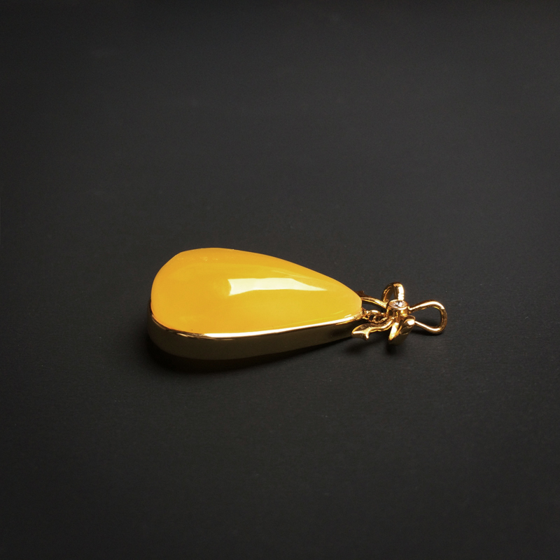 鸡油黄蜜蜡吊坠 - 红掌柜