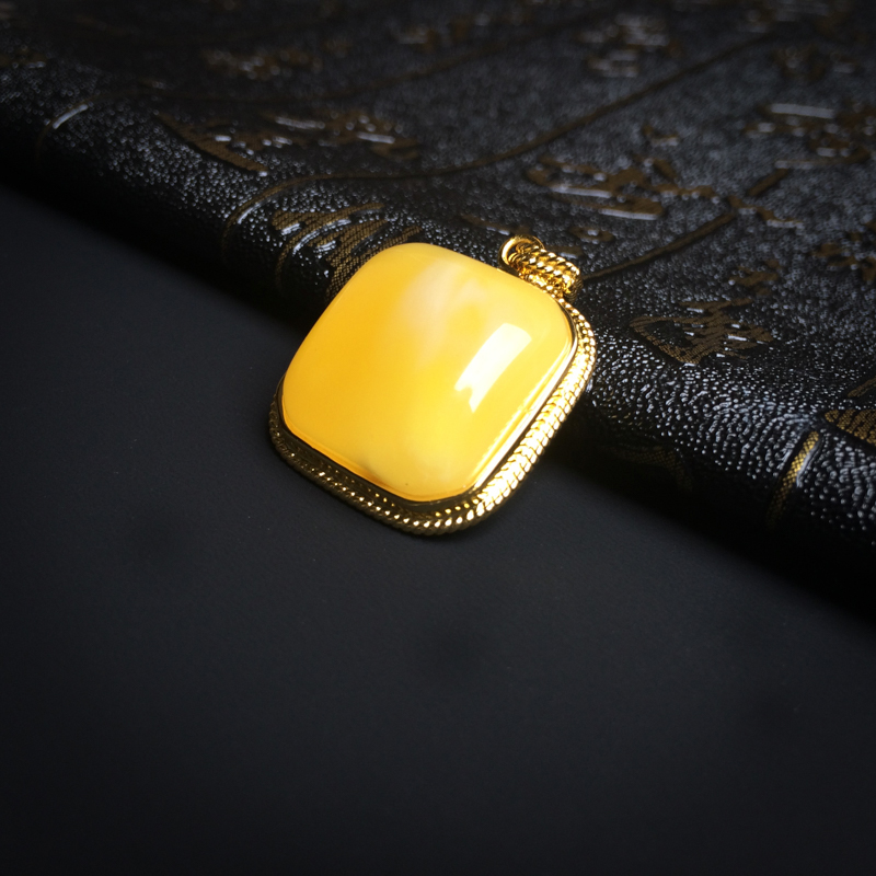 银镀金满蜜鸡油黄蜜蜡吊坠 - 红掌柜