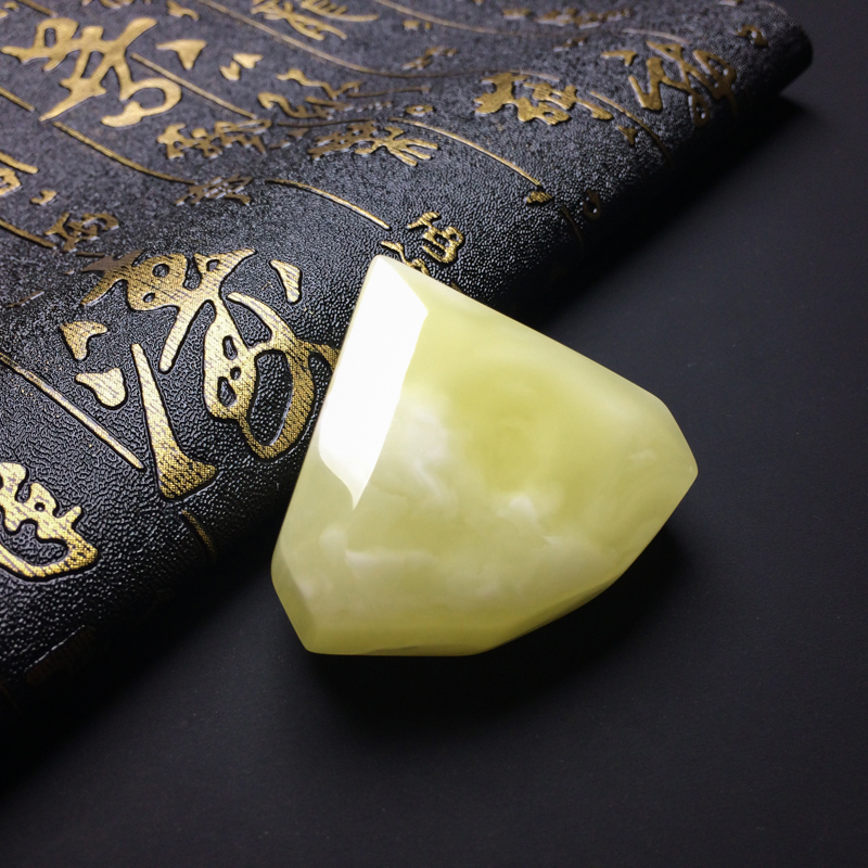 天然白花蜜蜜蜡三角牌吊坠-红掌柜