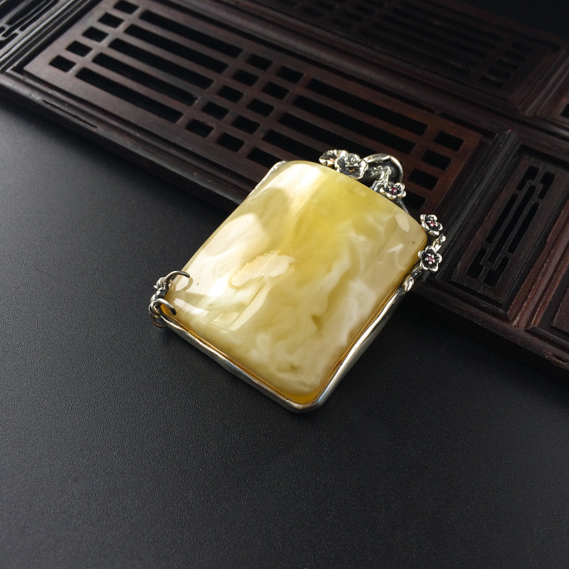 银镶白花蜜无事牌吊坠 - 红掌柜