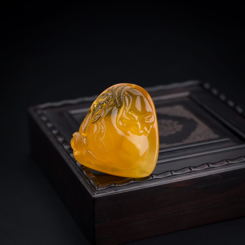 天然鸡油黄蜜蜡钱袋吊坠-红掌柜