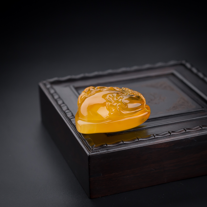 鸡油黄蜜蜡钱袋吊坠-红掌柜