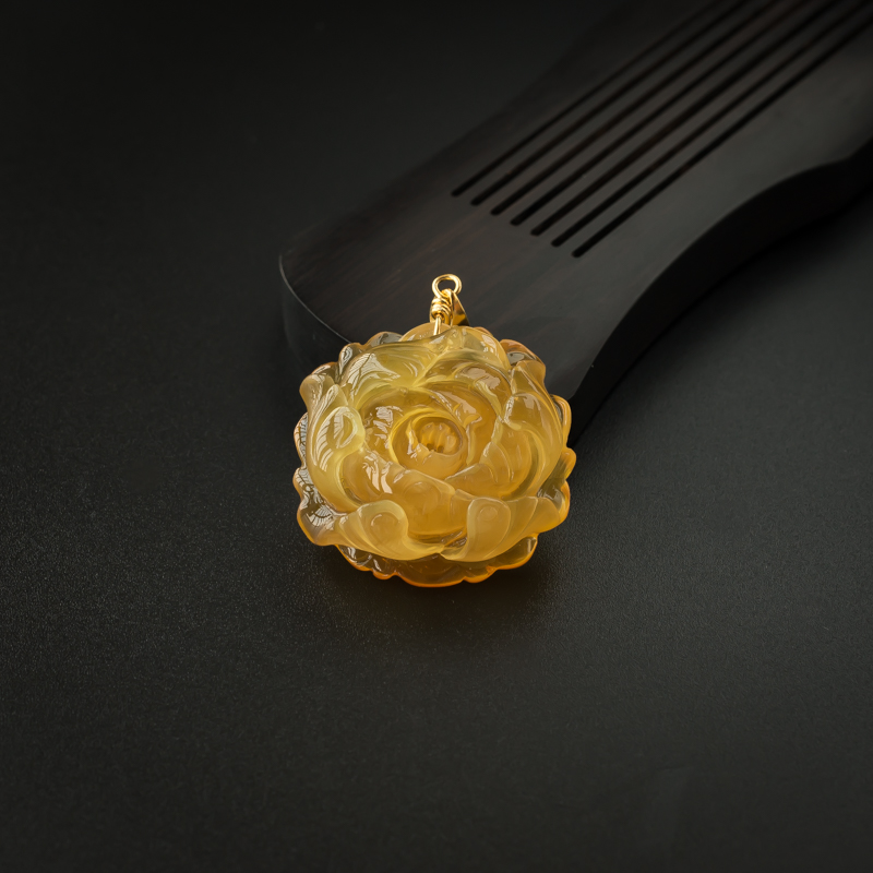 银镶鸡油黄蜜蜡牡丹吊坠-红掌柜