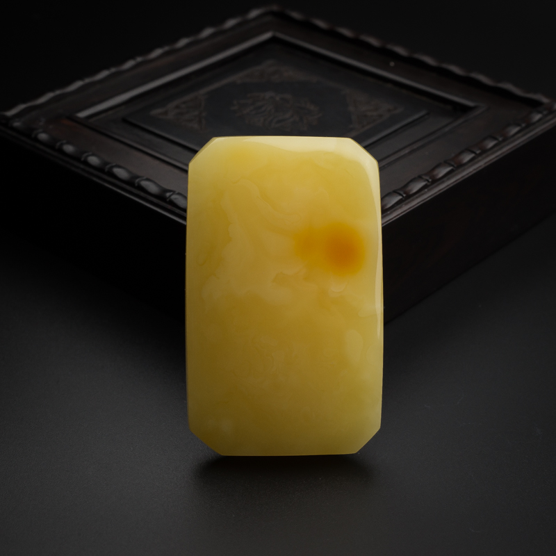 满蜜鸡油黄无事牌吊坠-红掌柜