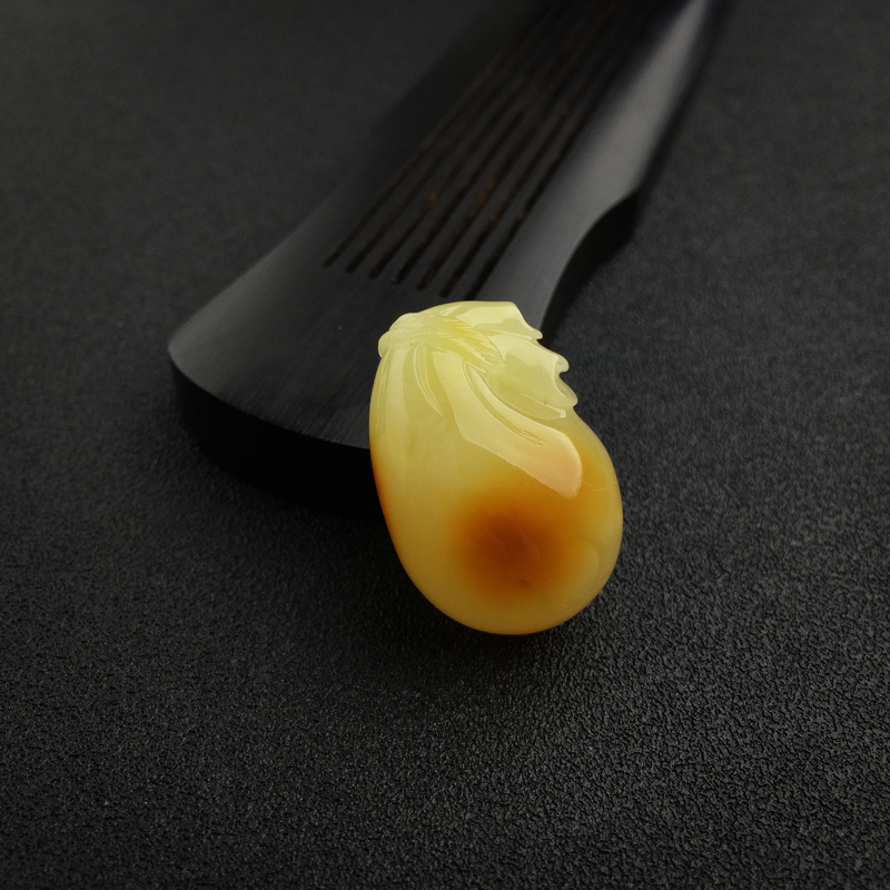 鸡油黄蜜蜡钱袋吊坠 - 红掌柜