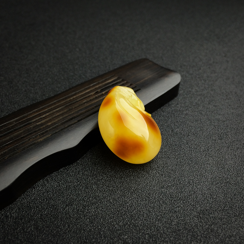 波罗的海鸡油黄蜜蜡钱袋吊坠 - 红掌柜