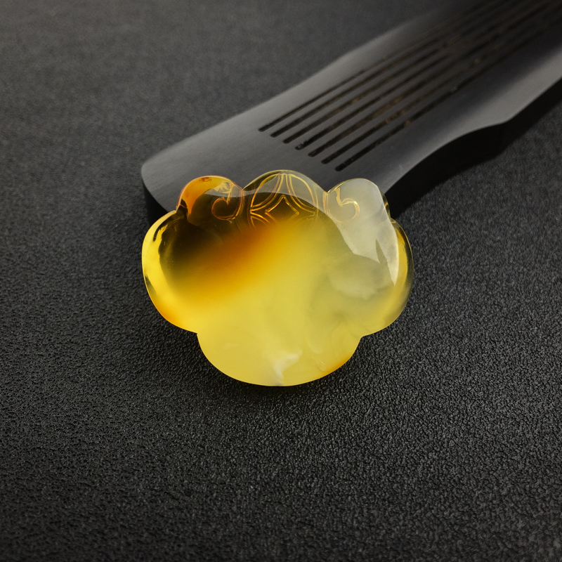 波罗的海金包蜜蜜蜡如意锁吊坠 - 红掌柜