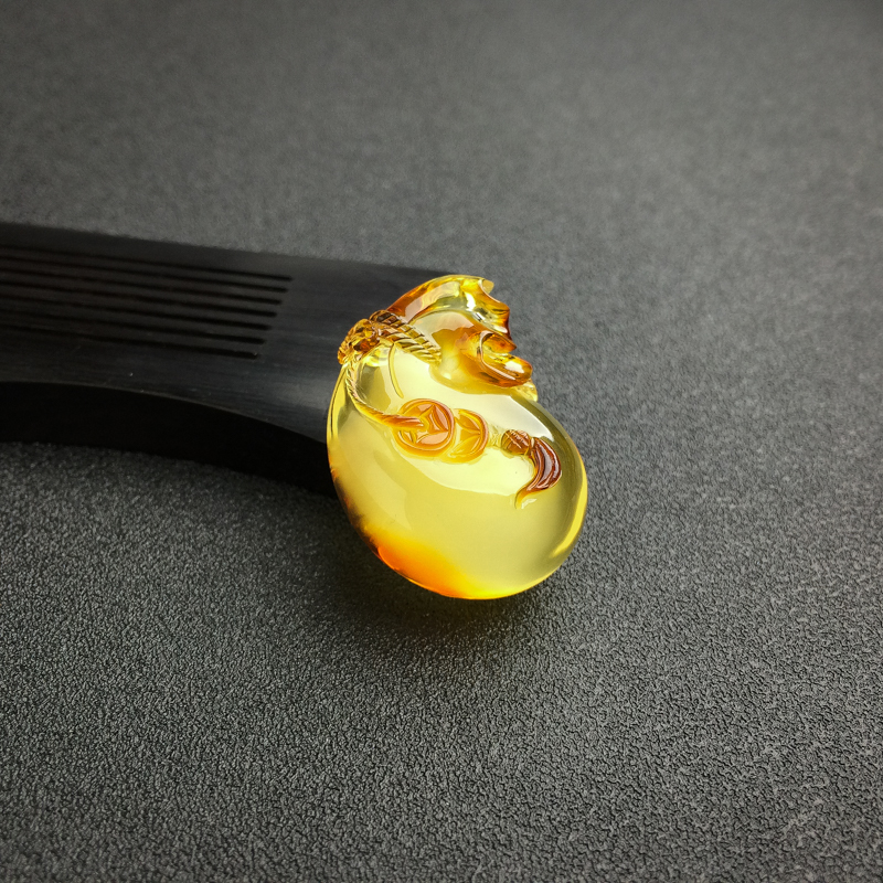 鸡油黄蜜蜡钱袋吊坠-红掌柜