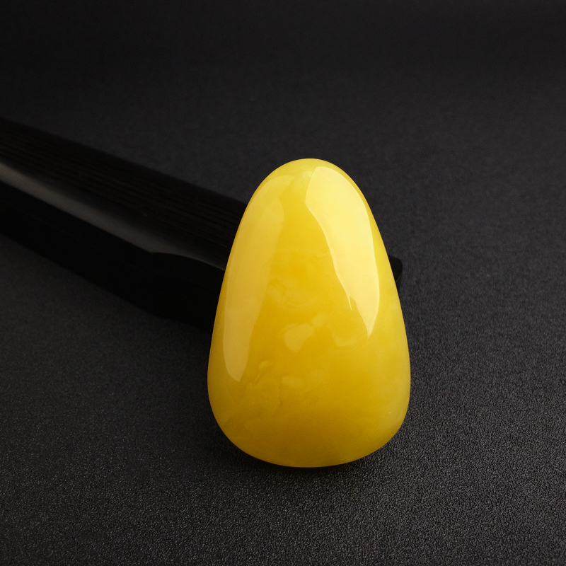 满蜜鸡油红蜜蜡随形吊坠-红掌柜