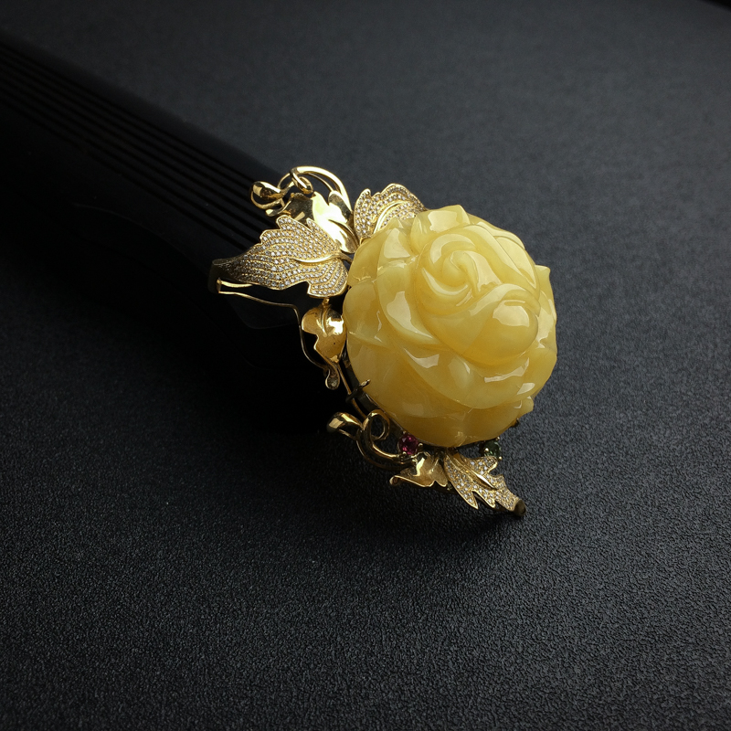 天然18K金镶满蜜鸡油黄蜜蜡玫瑰花吊坠 - 红掌柜