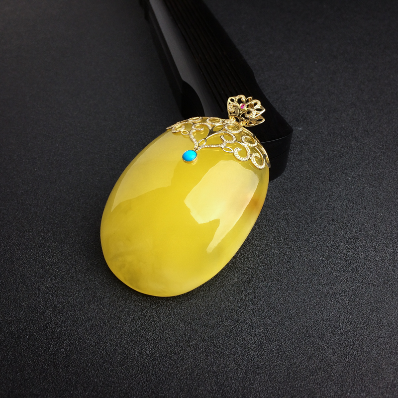 18K金镶鸡油黄蜜蜡蛋面吊坠 - 红掌柜