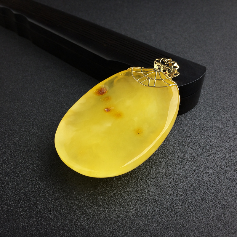 鸡油黄蜜蜡蛋面吊坠 - 红掌柜