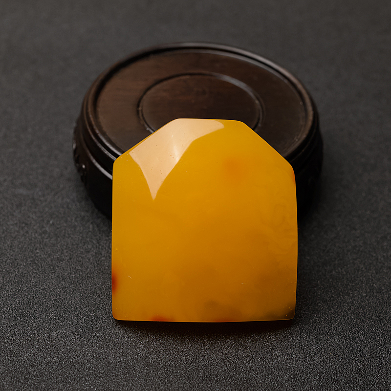 褐红蜜蜡无事牌吊坠-红掌柜