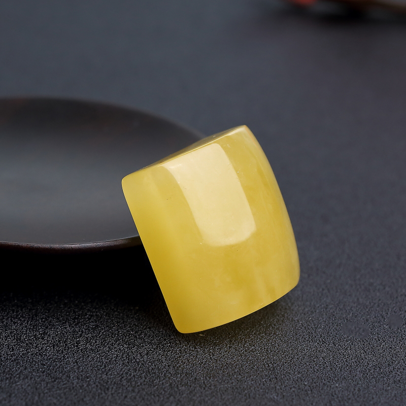 鸡油黄蜜蜡无事牌-红掌柜