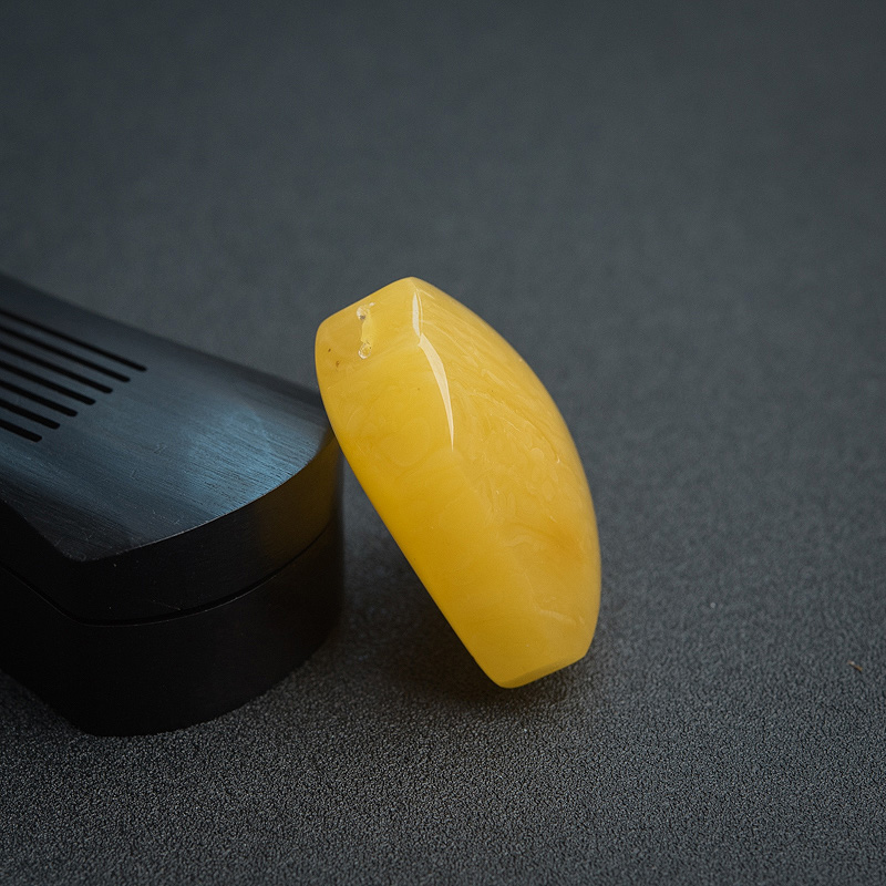 波罗的海蜜蜡无事牌吊坠-红掌柜