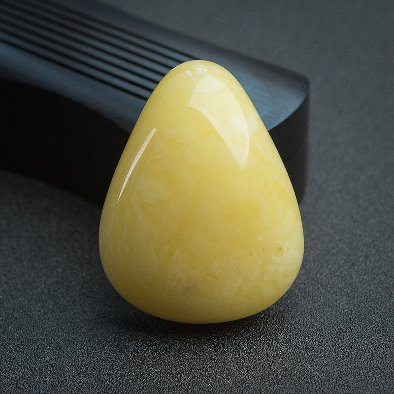 鸡油黄蜜蜡随形吊坠-红掌柜