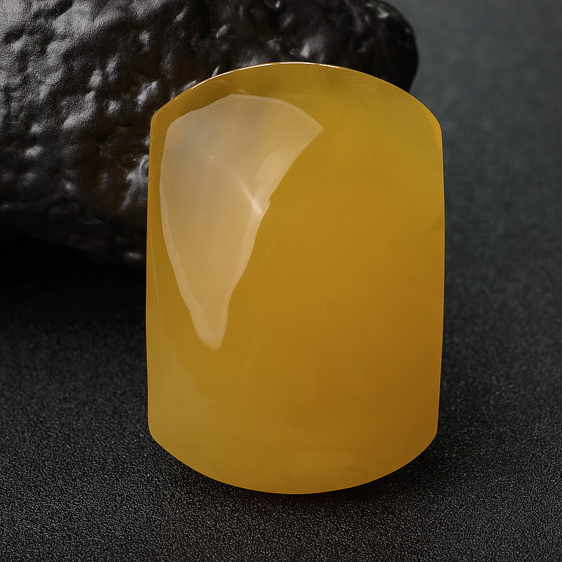 鸡油黄蜜蜡无事牌吊坠-红掌柜